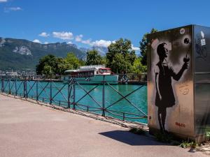 Appartements T1 Confortable a 2 Pas du Centre d'Annecy avec Parking et Terrasse - FR-1-432-44 : photos des chambres