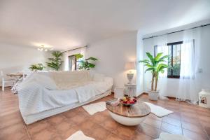 Classic 5 BDRM Andalucian Villa w Pool & Sea View