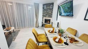 Private House - Garden & BBQ - Walk to Gondola