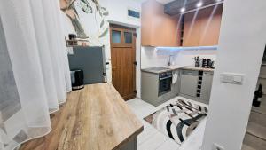 Private House - Garden & BBQ - Walk to Gondola
