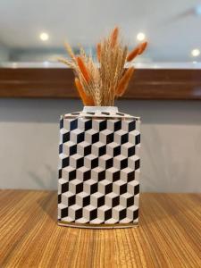 Beautiful Retro Flat above Pub.