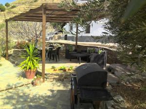 Casa 44, Delightful rural cottage with pool.