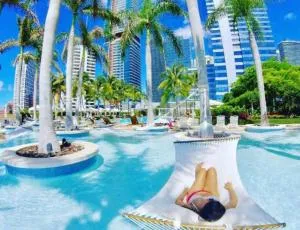 Four Seasons Luxury Apartment - Key Biscayne