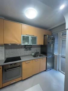 Two bedroom apartment in central with garage