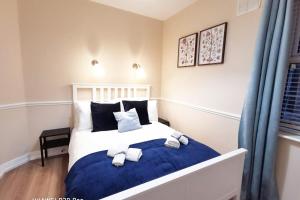 NEW Spacious & central 3bedroom apartment TV& WIFI