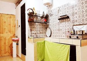 A private room in a shared house for surfers