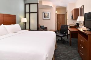 King room - Disability Access Hearing Accessible room in Holiday Inn Express & Suites St Marys an IHG Hotel