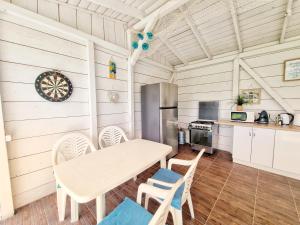Casa Cochilia - Gradina si Terasa - Camere Private Tuzla