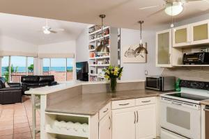 Beautiful 3 Bedroom Condo With Ocean Views