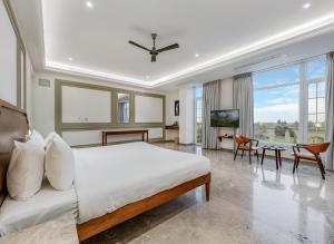 Highland Club with Swimming Pool-GYM