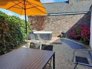 302 - Bel appartement rénové en centre de FREHEL - 弗雷埃勒