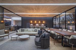 New 6 bd Modern Home Walk to Beach