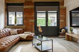 Exclusive Penthouse- 85 Inch Huge TV