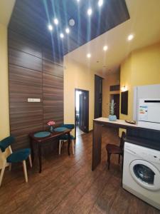 Двокімнатна квартира у центрі міста Львів з двориком