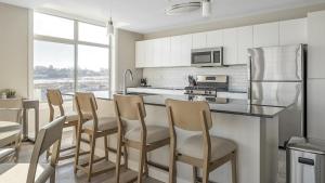Landing Modern Apartment with Amazing Amenities (ID1266X998)