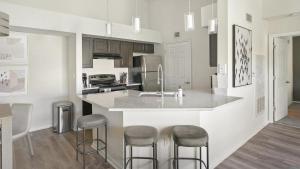 Landing Modern Apartment with Amazing Amenities (ID1167X009)