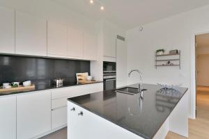 Huswell - Bright, modern apartment with terrace near beach