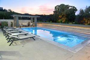 Villa with private pool Zambakas