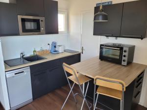 Front de mer, vue à 180° sur la méditerranée, accès direct plage