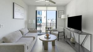 Landing Modern Apartment with Amazing Amenities (ID1402X307)
