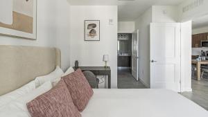 Landing Modern Apartment with Amazing Amenities (ID1402X307)