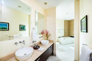 Pura Vida Penthouse w ocean and sunset views