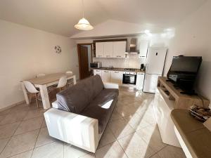 Appartamento con veranda vista mare in loc. Le Saline a Calasetta C100