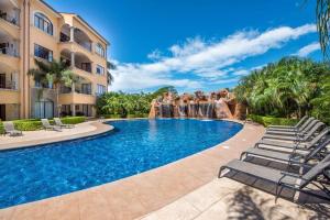 Beach Facing, large pool & guard in the town