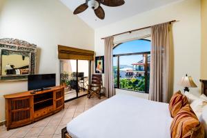 Family Setting, Big Pool Beach facing in towns