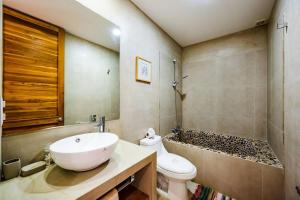 Spacious & serene with partial ocean & jungle view