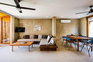 Spacious & serene with partial ocean & jungle view