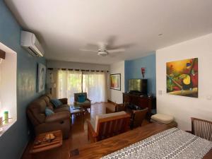 Light & Breezy Beach Side Condo!