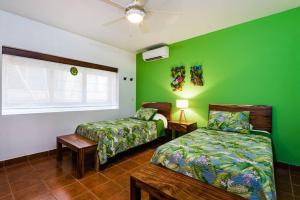 Light & Breezy Beach Side Condo!