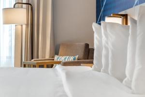King Room with Roll-In Shower - Disability Access/Non Smoking room in Hampton Inn Rapid City