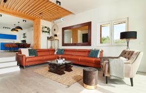 4 Bedroom Awesome Home In Dubravice 