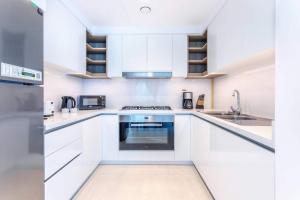 3BR facing Dubai Mall 5 min walk to Burj Khalifa