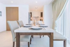 3BR facing Dubai Mall 5 min walk to Burj Khalifa