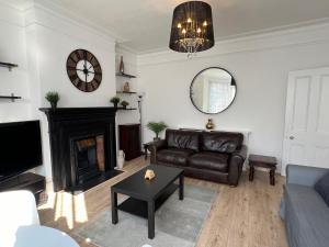 2 Bedroom flat 10 min walk to tube