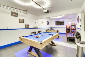 9 Mi to Camelback! Home with Hot Tub and Fire Pit