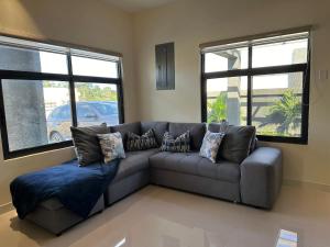 2 bed bungalow en-suite, with pool & gym