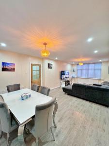 Full Home in Heywood Street near Cheetham Hill