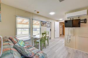 Morriston Getaway with Patio - Near HITS Farm!