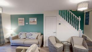 Family Tides at The Bay Filey, sleeps 5-6, 2 dogs welcome for free too