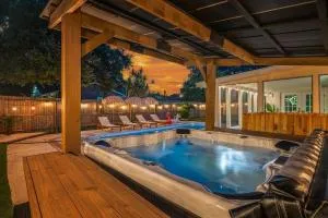 Beach Bliss Putt Putt Pool Movie Theater - Walsingham