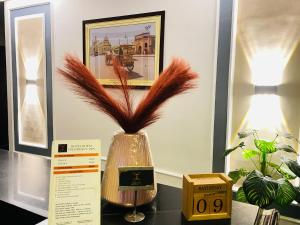 THE ROYAL PRESIDENCY INN