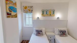 The Blue Anchor at The Bay Filey, sleeps 4, 2 dogs welcome for free too