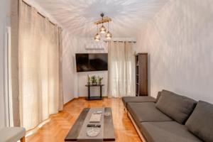 3Bedroom Apartment Near Acropolis by MPS