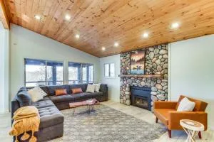 Lakefront Nisswa Home with Deck and Screened Porch - Pequot Lakes