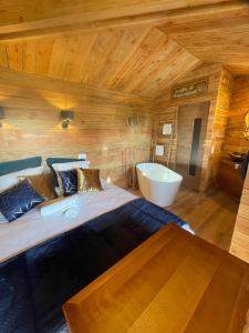 La Cabane dans les Arbres - Les Pieds dans le Pré