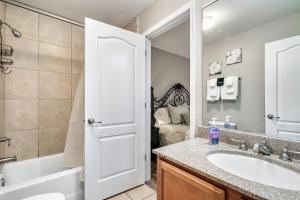 Luxury Condo, Sleeps 6, 3.2 Miles to Dollywood